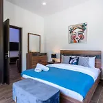 Aura 2-bedroom In Apartment *